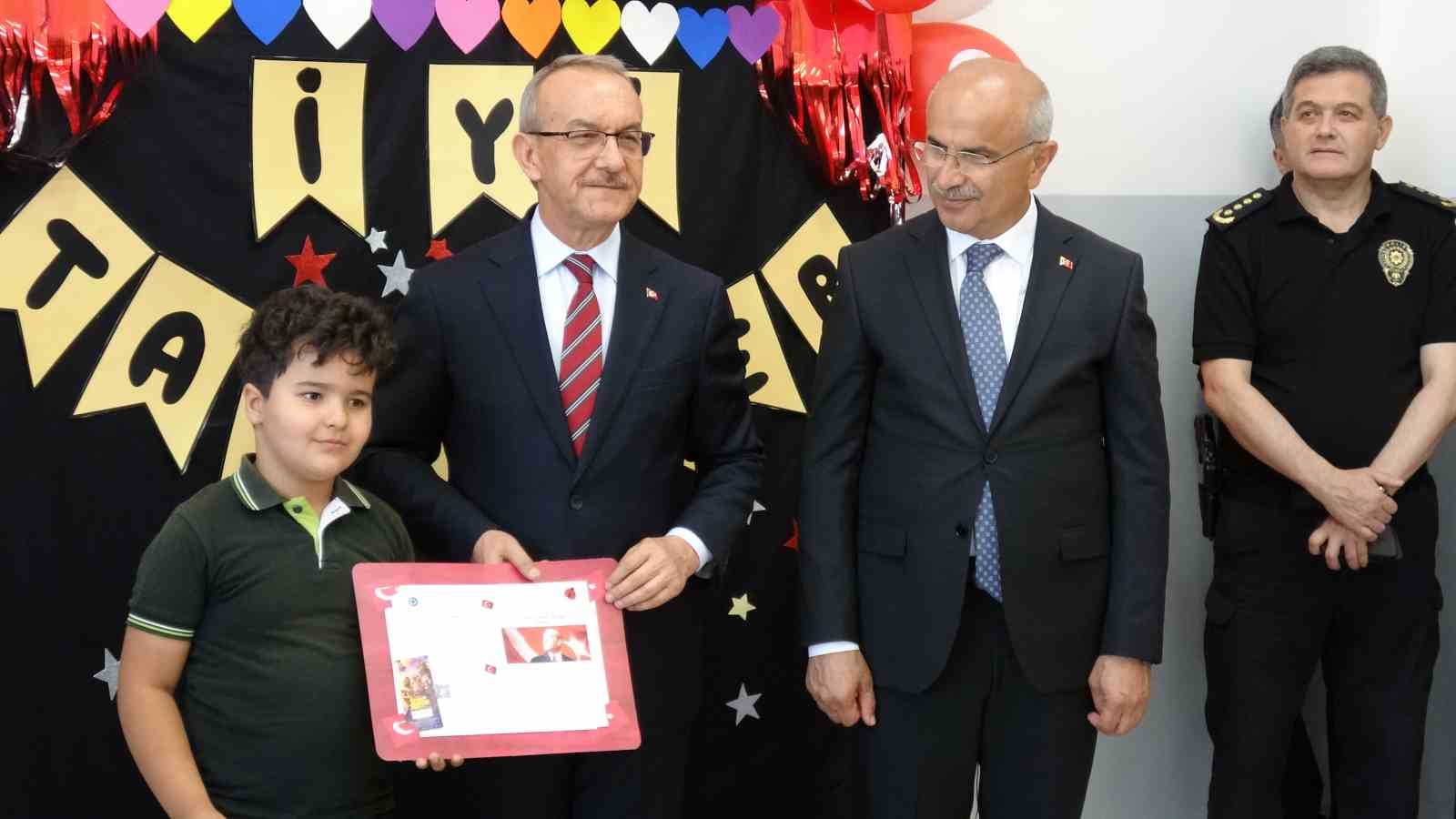 Malatya’da 147 bin 22 öğrenci karne heyecanı yaşadı