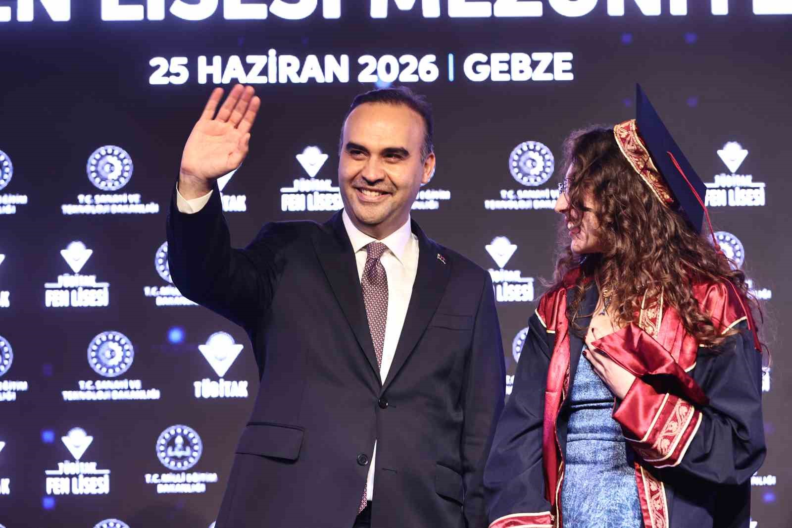 TÜBİTAK Fen Lisesi ilk mezunlarını verdi: 84 öğrenci mezun oldu
