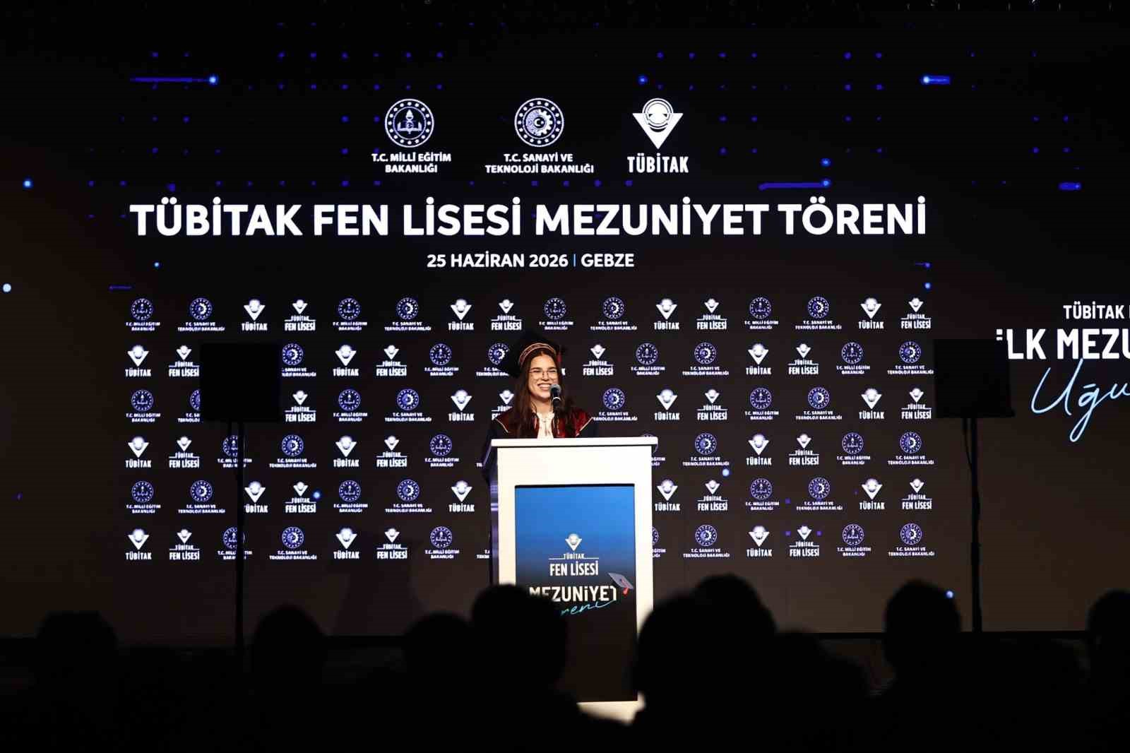 TÜBİTAK Fen Lisesi ilk mezunlarını verdi: 84 öğrenci mezun oldu