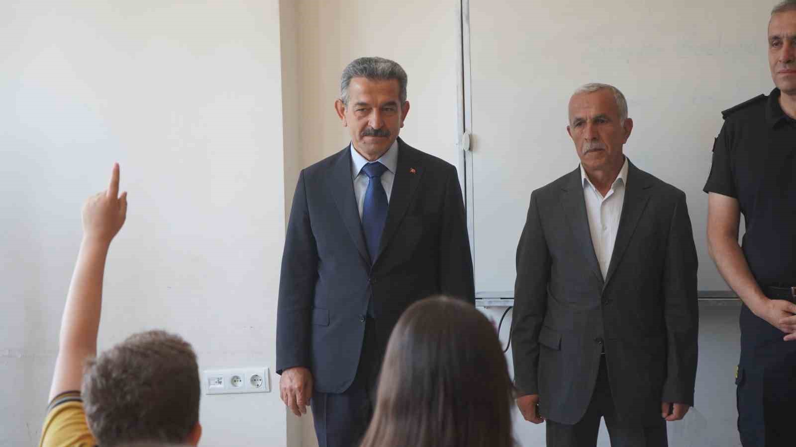 Şırnak’ta 152 bin öğrenci karne heyecanı yaşadı