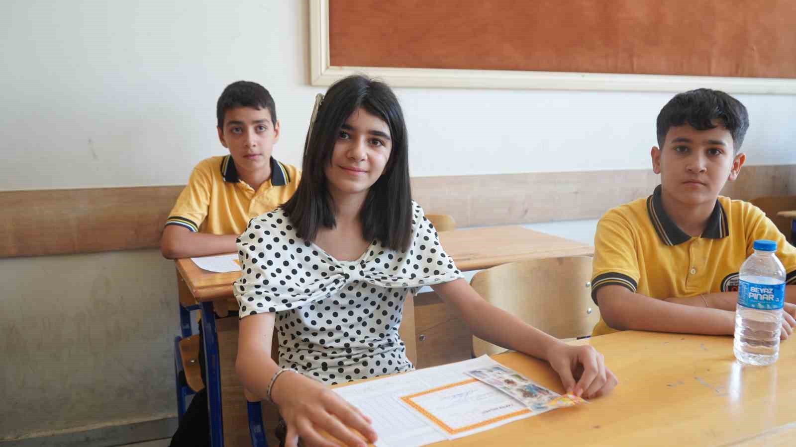 Şırnak’ta 152 bin öğrenci karne heyecanı yaşadı