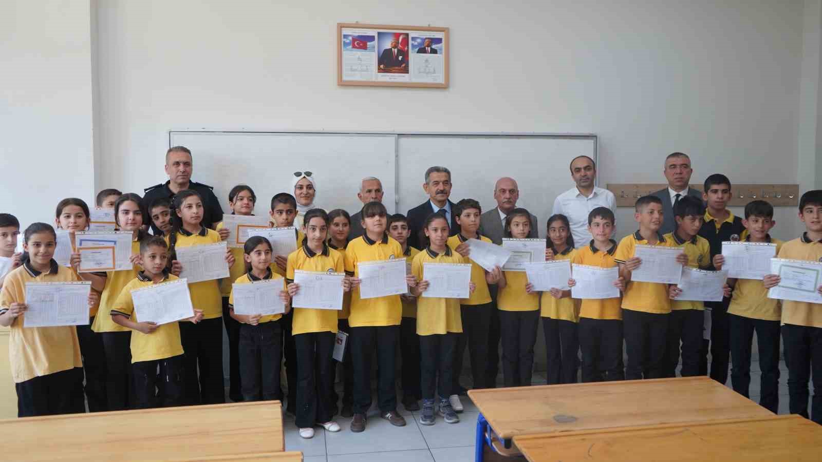 Şırnak’ta 152 bin öğrenci karne heyecanı yaşadı