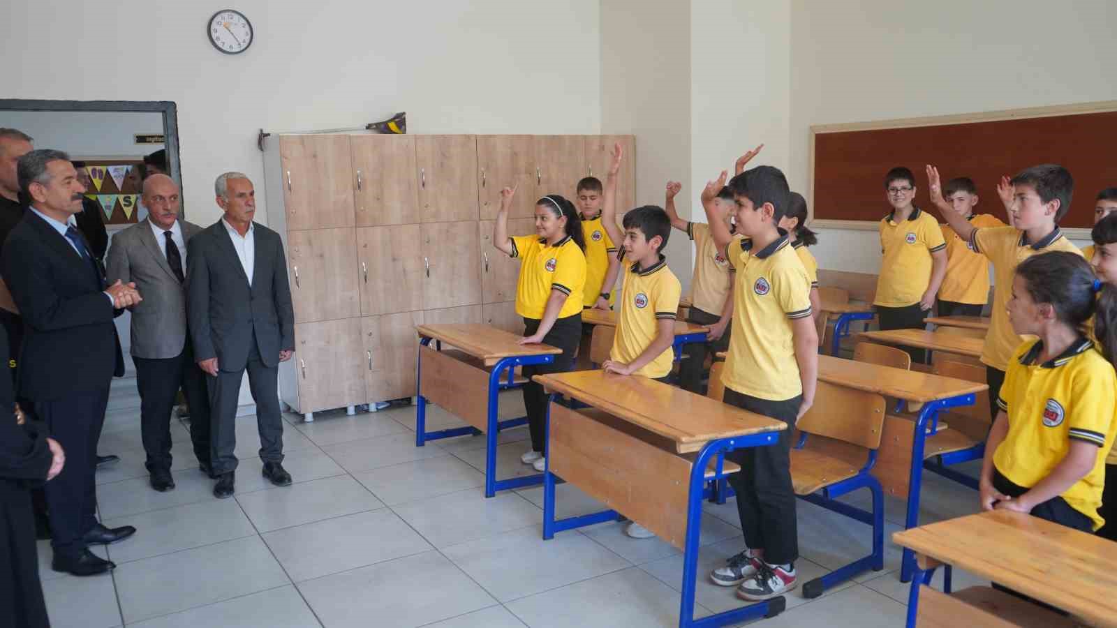 Şırnak’ta 152 bin öğrenci karne heyecanı yaşadı
