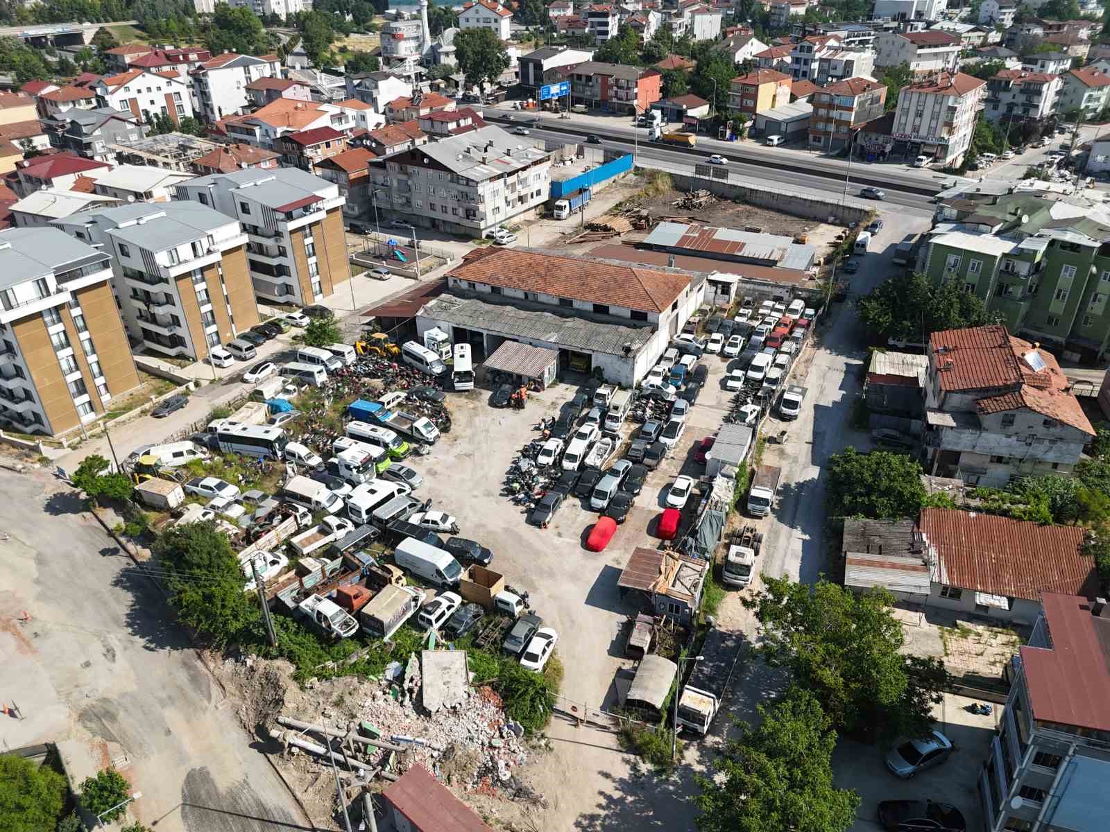 Otoparkta yer kalmadı, işletmeci isyan etti: "Üçüne beşine bakmadan teslim edeceğiz"