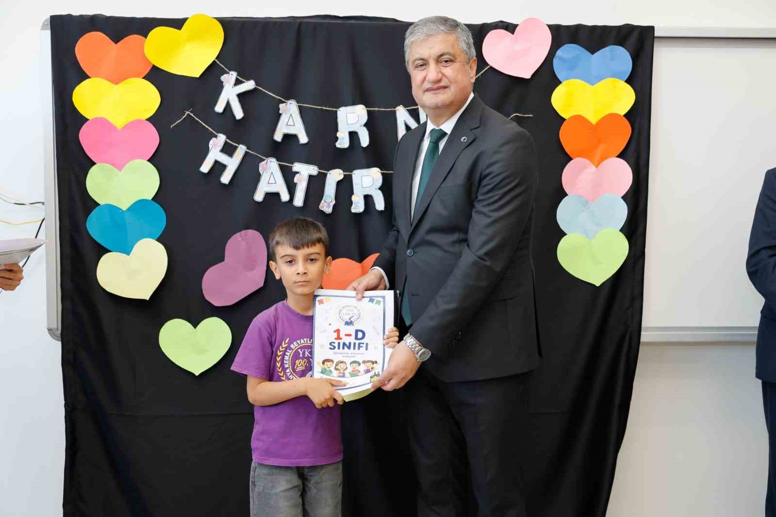 Adana’da 485 bin 252 öğrenci karne aldı