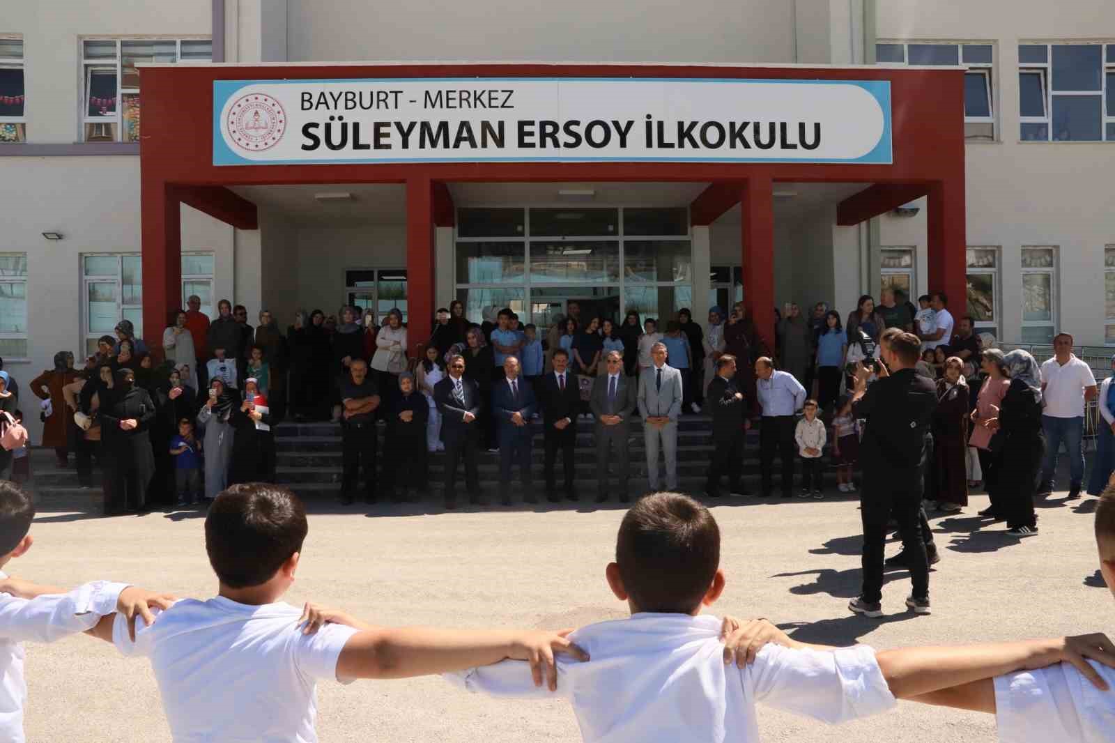 Bayburt’ta 14 bin 537 öğrenci karne heyecanı yaşadı