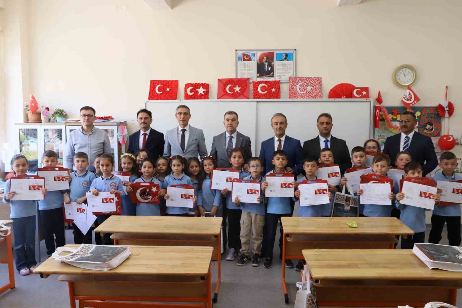 Bayburt’ta 14 bin 537 öğrenci karne heyecanı yaşadı