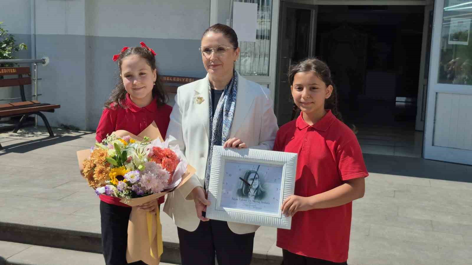 Karne dağıtım töreninde öğrencinin ilginç isteği