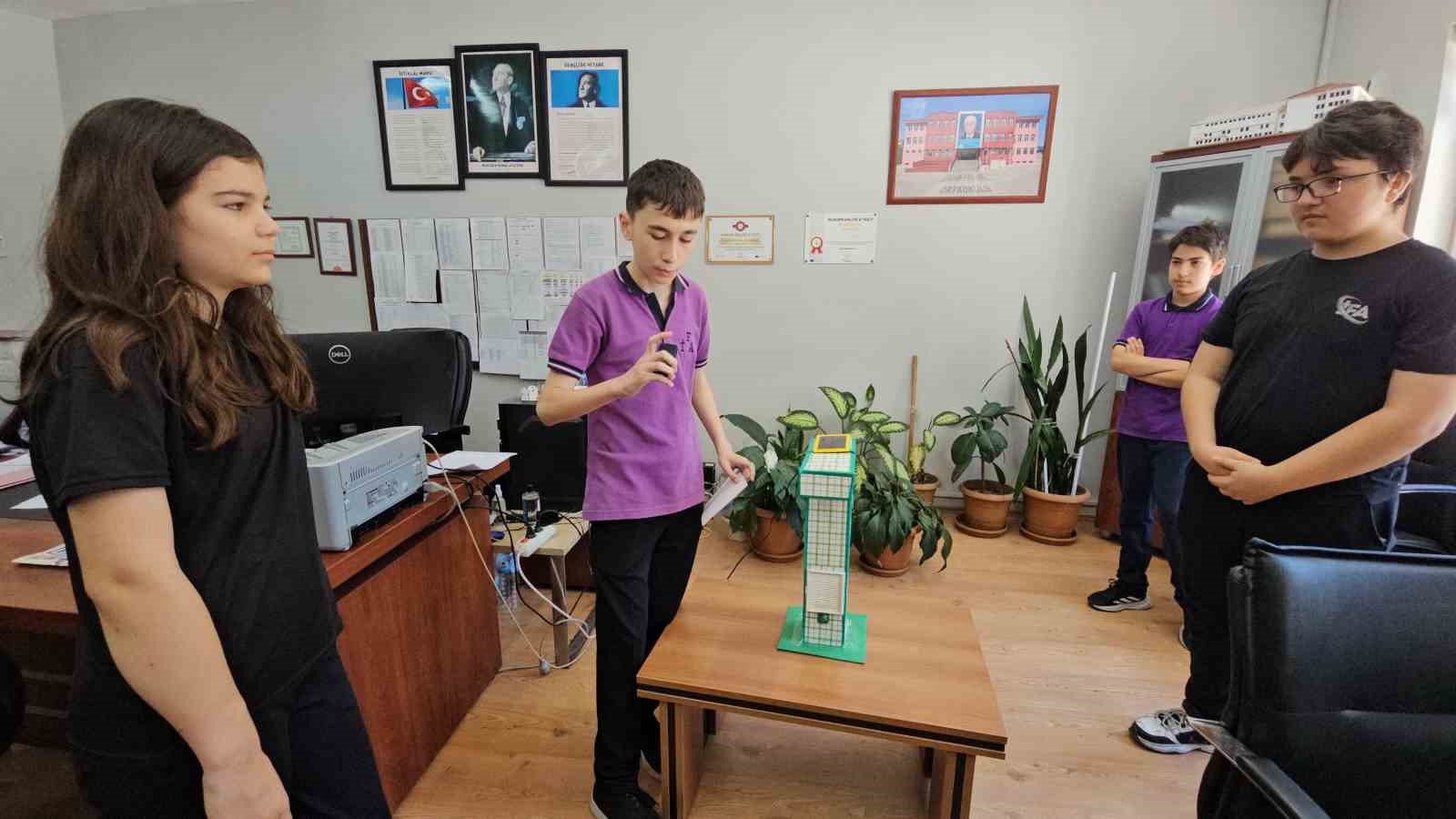 Ortaokul öğrencilerinden nefes aldıran proje; hava kirliliğine çözüm sokak lambası