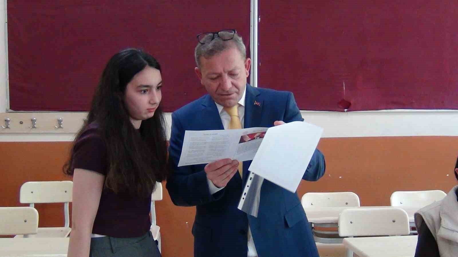 Kars’ta 53 bin 676 öğrenci karne sevinci yaşadı, yaz tatili başladı