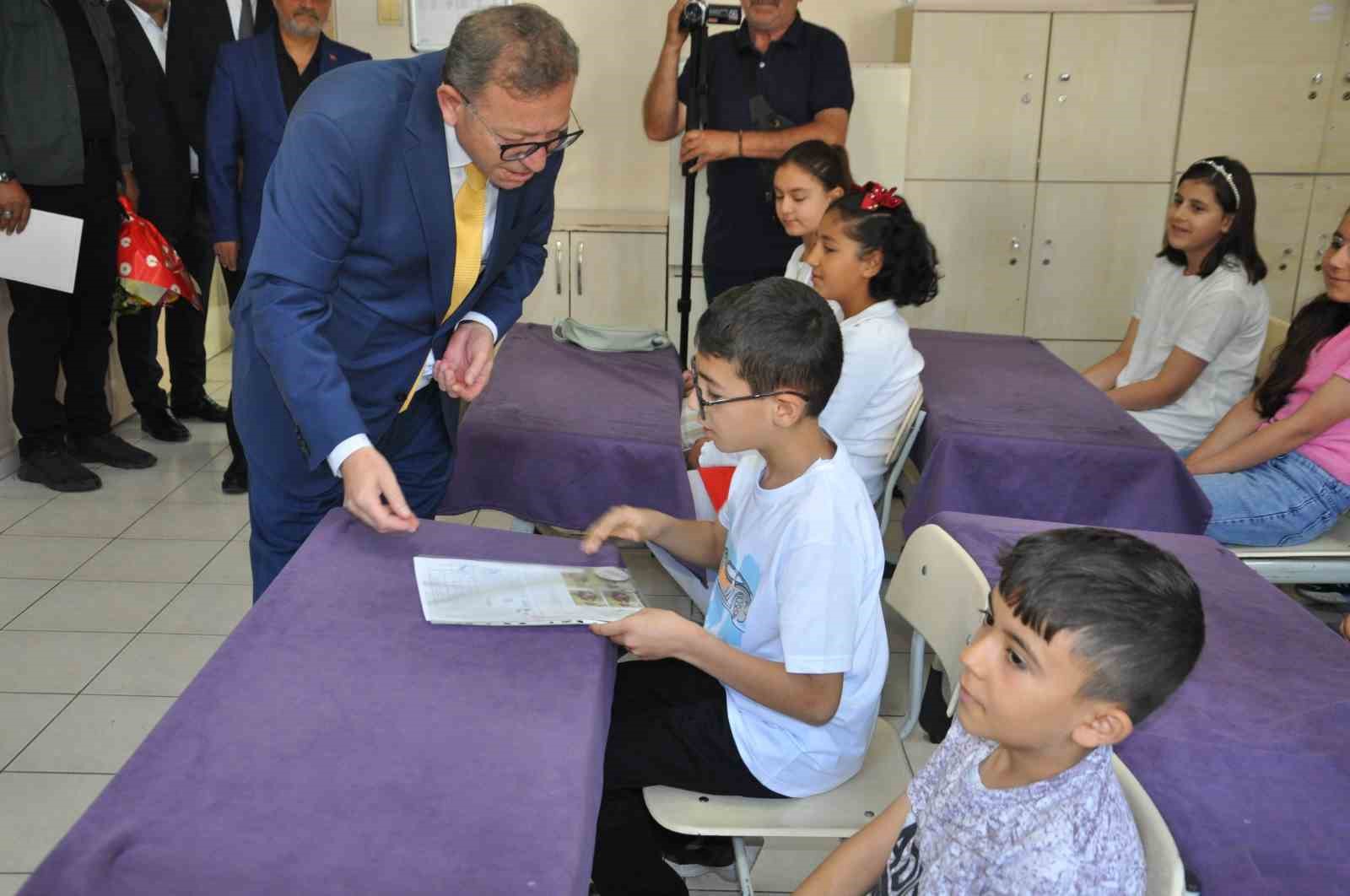 Kars’ta 53 bin 676 öğrenci karne sevinci yaşadı, yaz tatili başladı