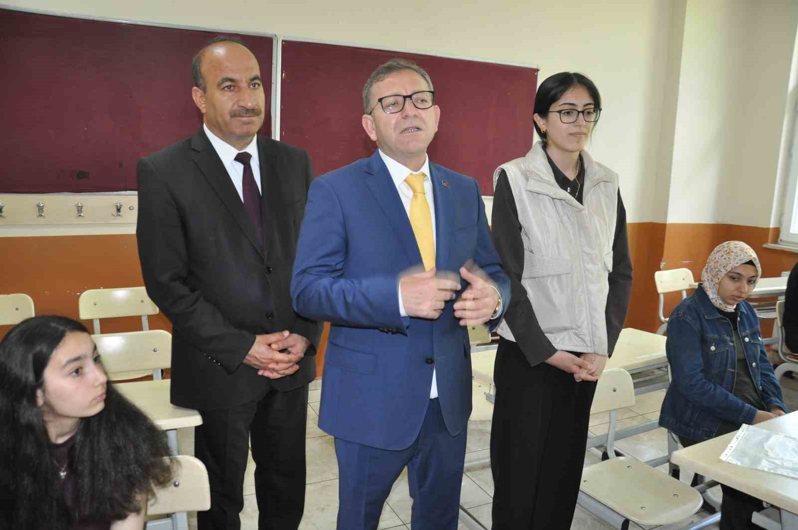 Kars’ta 53 bin 676 öğrenci karne sevinci yaşadı, yaz tatili başladı