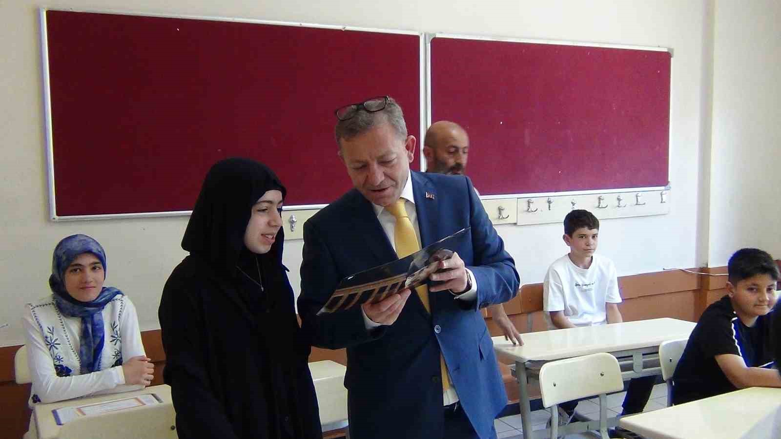 Kars’ta 53 bin 676 öğrenci karne sevinci yaşadı, yaz tatili başladı