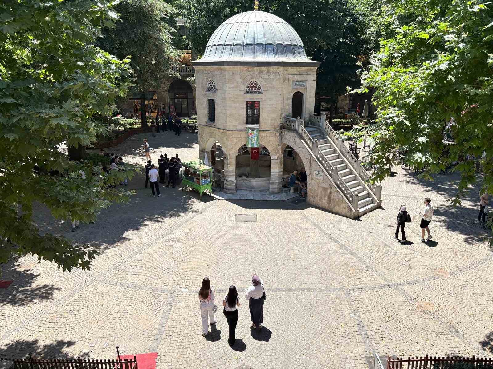 Kozahan’da masa ve sandalyeler yeniden toplatıldı