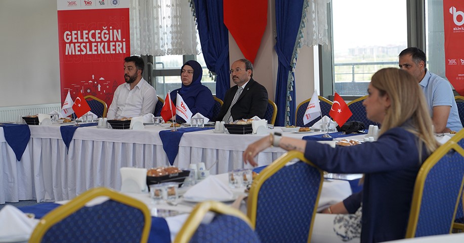 ETÜ’de yeni açılan fotonik bölümünün lansmanı gerçekleştirildi