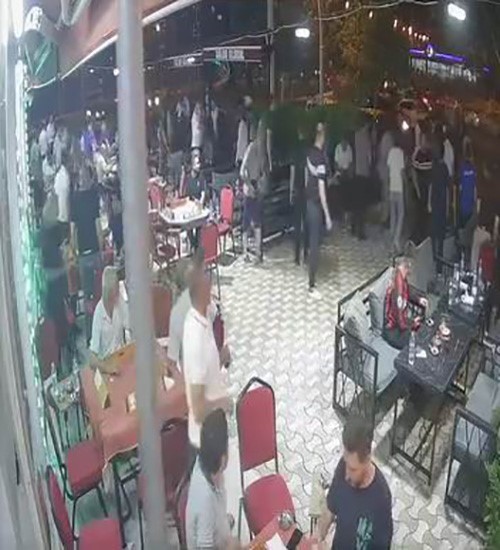 Diyarbakır’da aracın yayaya çarpma anı güvenlik kamerasına yansıdı