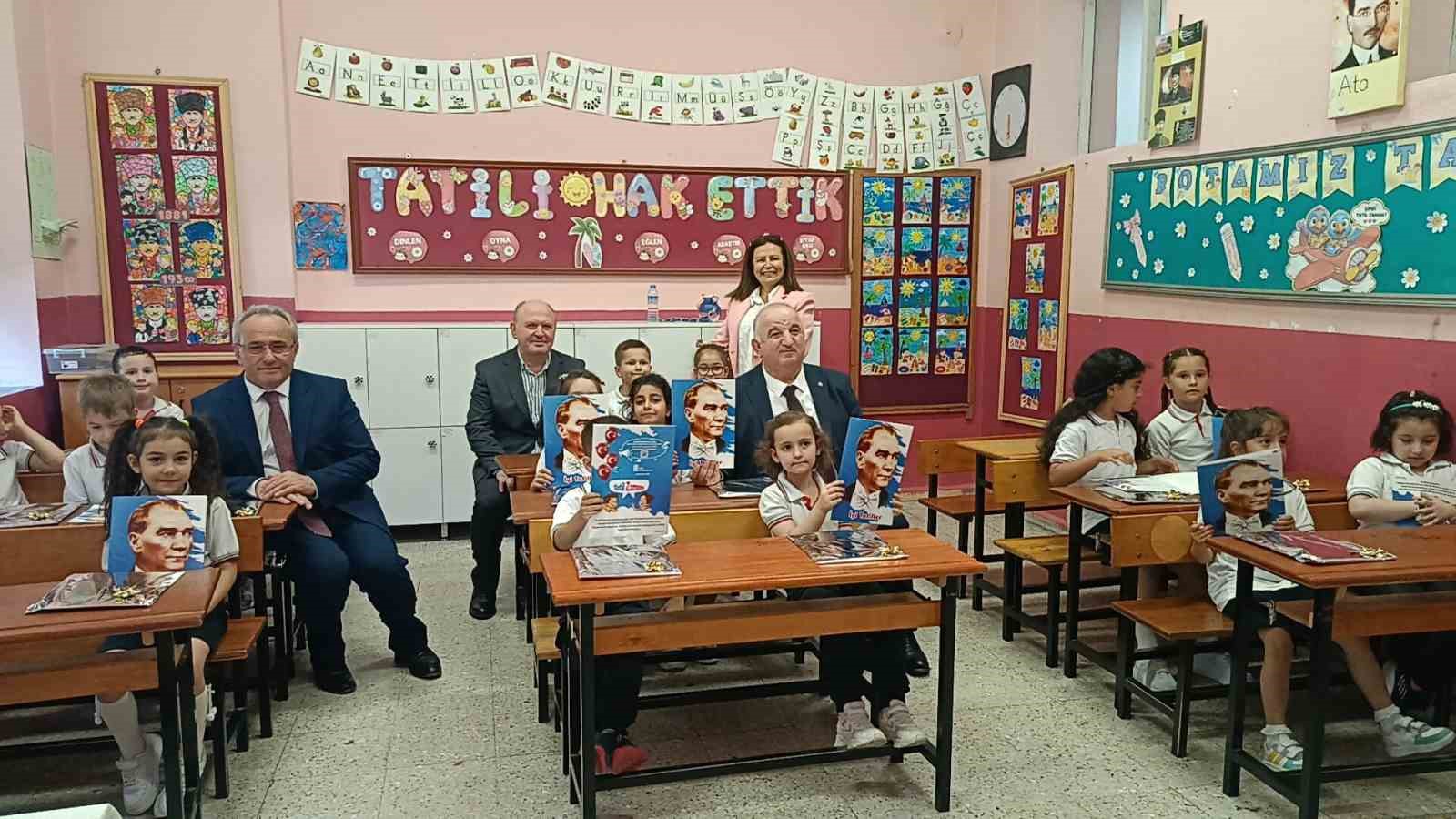 Edirne’de öğrenciler karne sevinci yaşadı