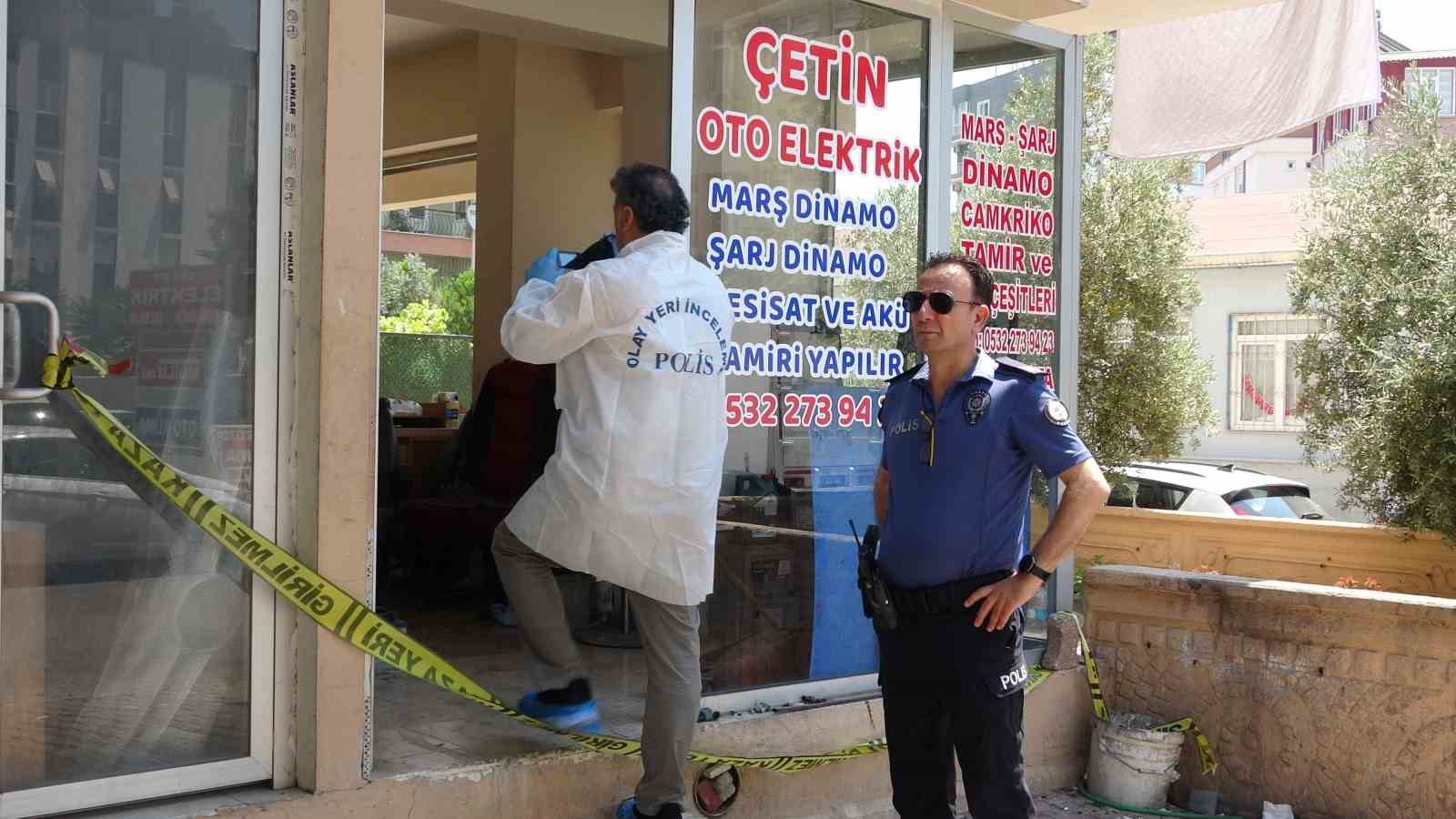 Oto elektrik ustası iş yerinde ölü bulundu