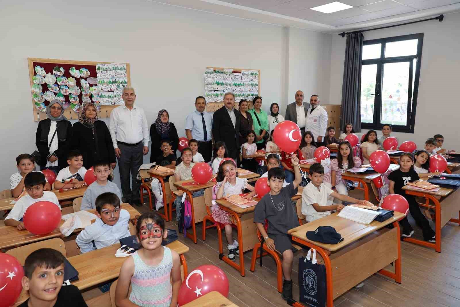 Başkan Palancıoğlu; öğrencilerin karne heyecanına ortak oldu