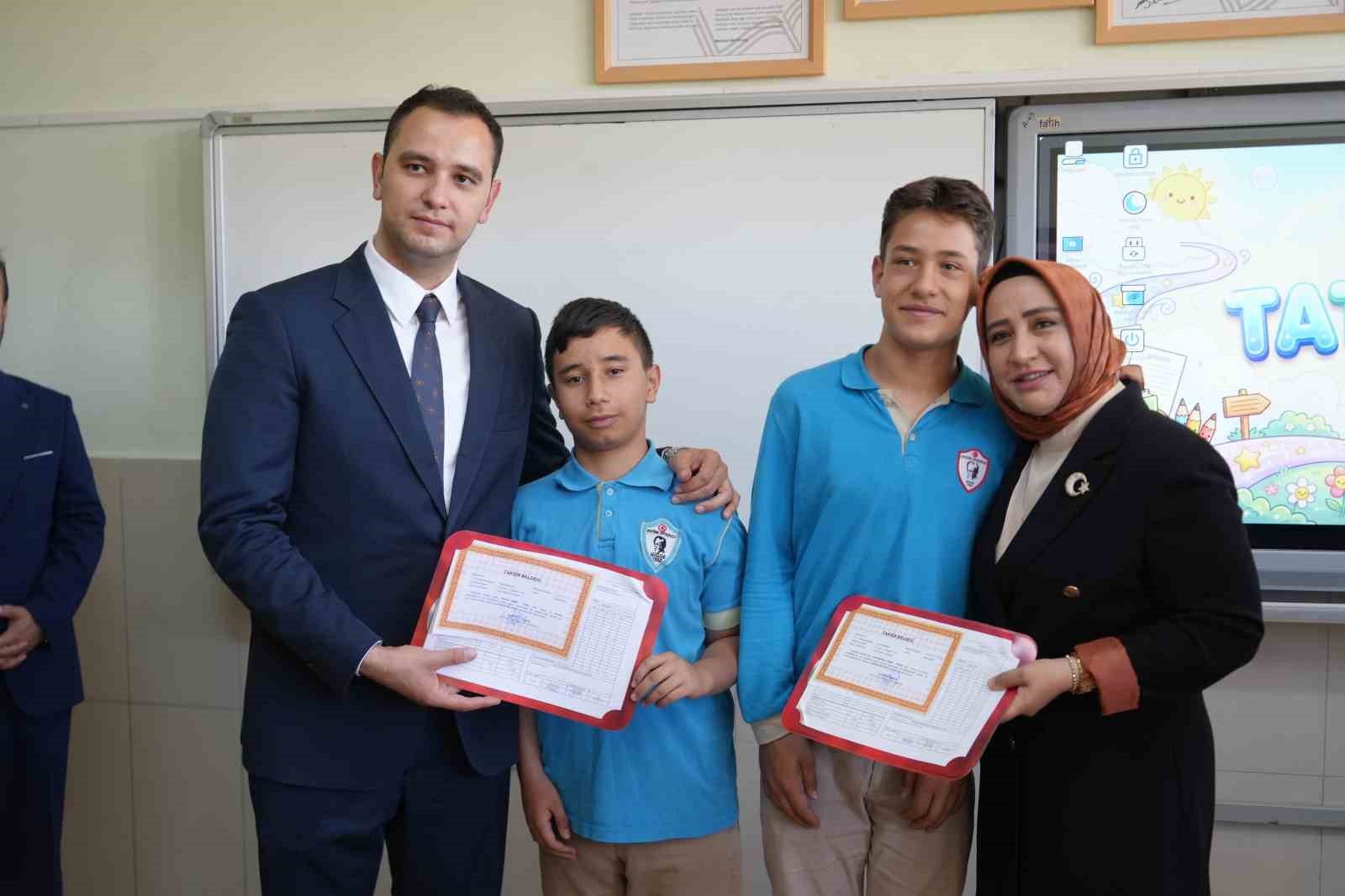 Niğde’de 67 bin 811 öğrenci karne heyecanı yaşadı