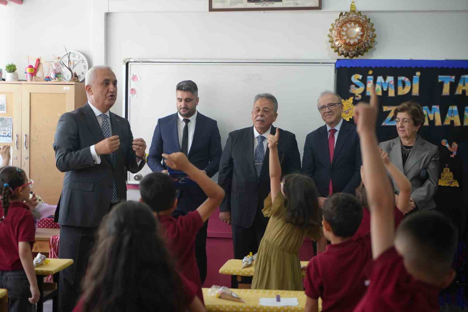 Muş’ta 96 bin 341 öğrenci karne heyecanı yaşadı