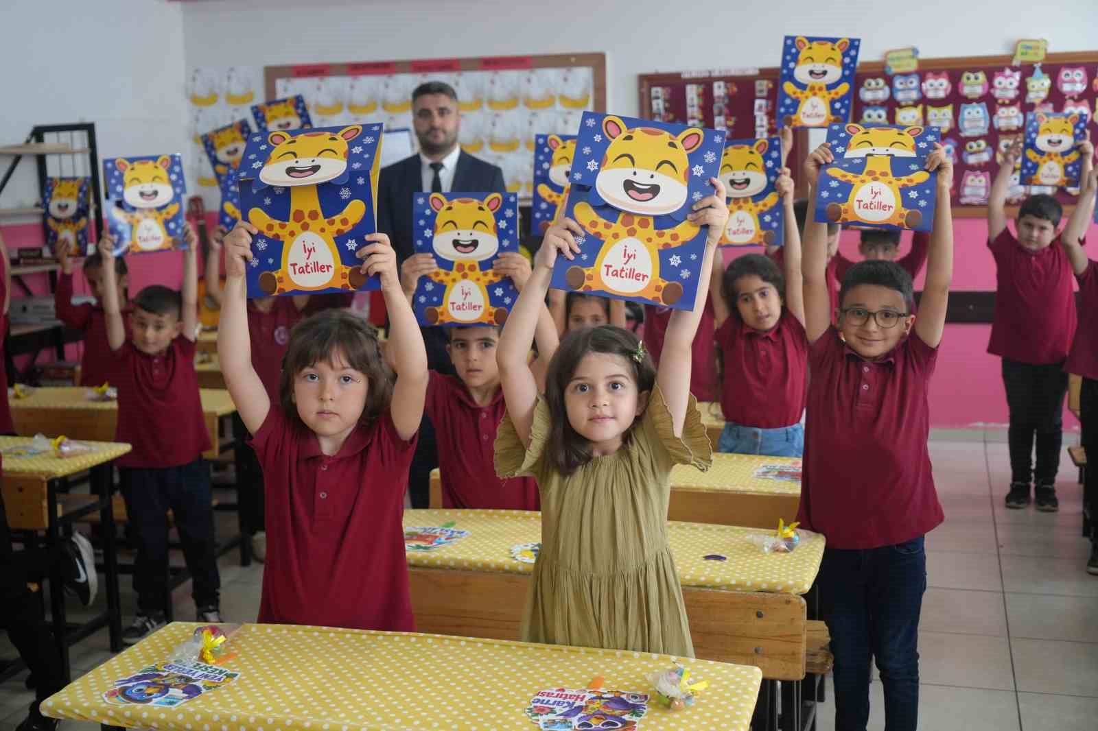 Muş’ta 96 bin 341 öğrenci karne heyecanı yaşadı
