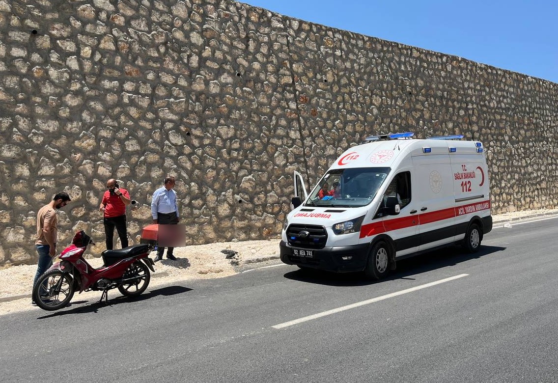 Kontrolden çıkan motosiklet devrildi: 1 yaralı