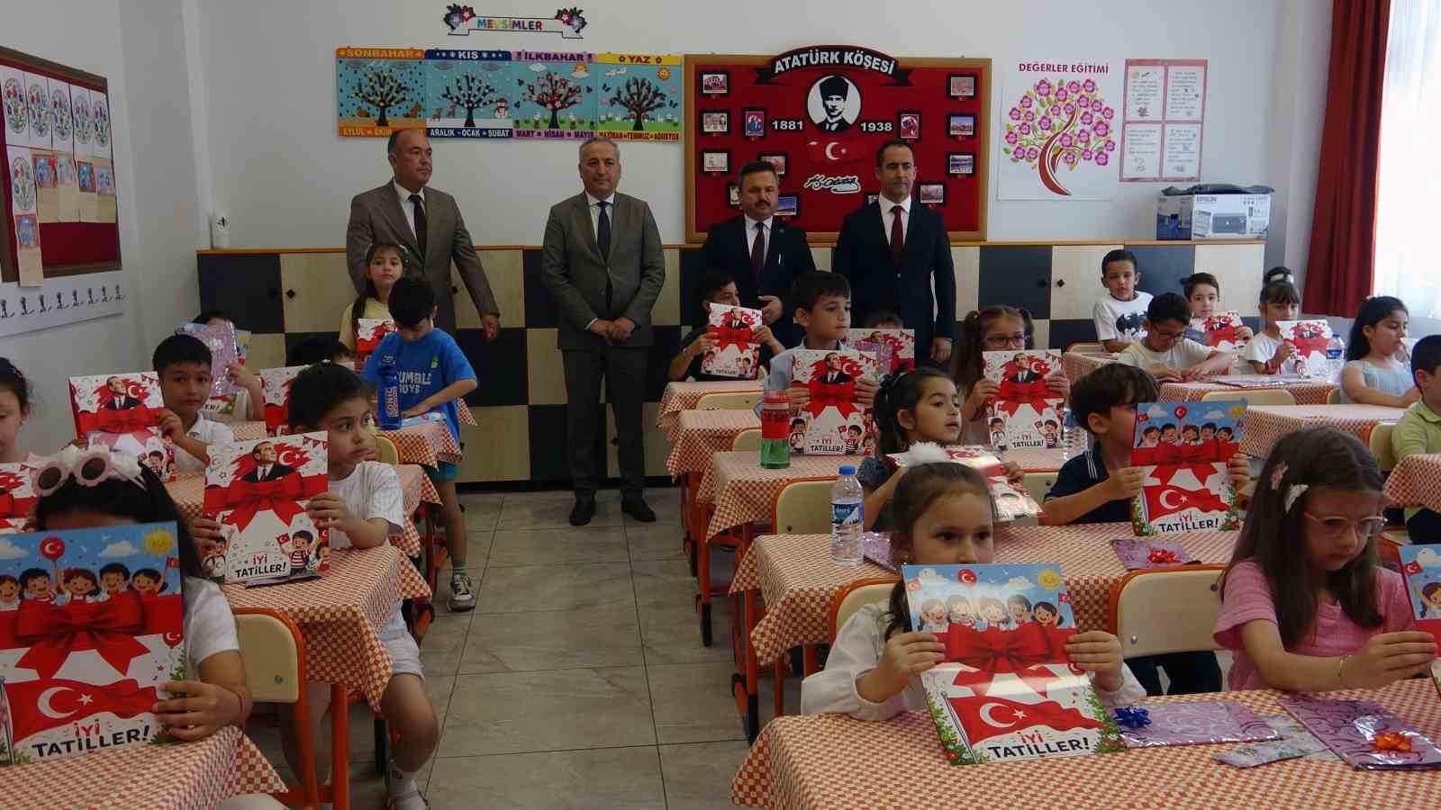 Giresun’da 67 bin öğrenci karne alarak yaz tatiline girdi