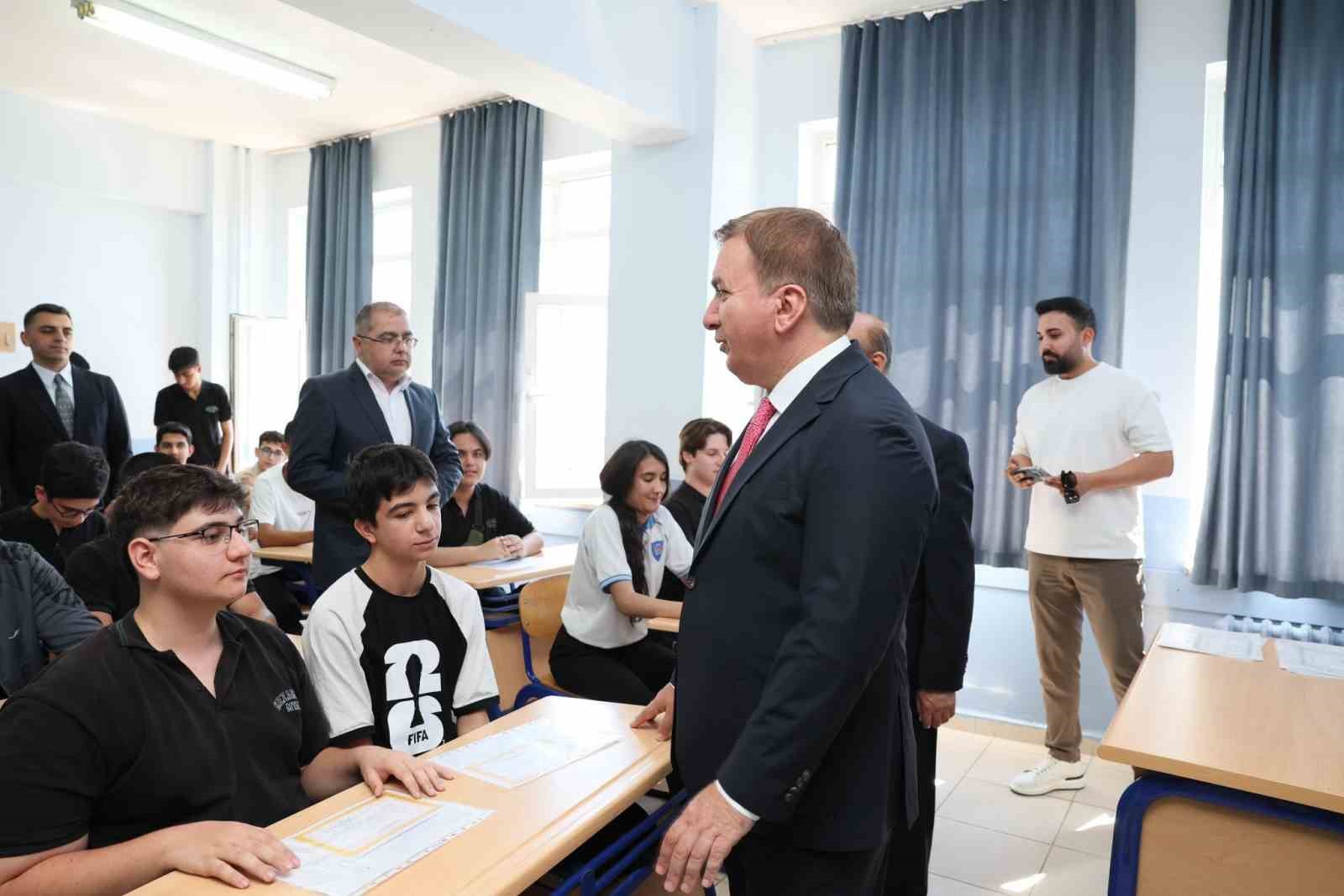 Erzincan’da 41 bin 526 öğrenci karne heyecanı yaşadı