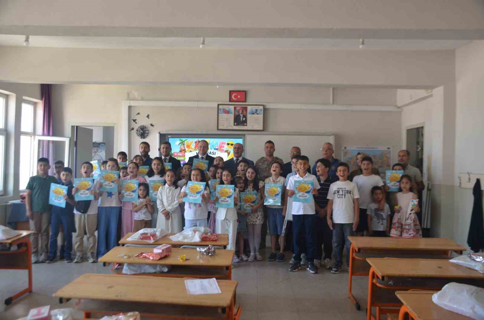 Bulanık’ta karne heyecanı: 17 bin 666 öğrenci tatile girdi