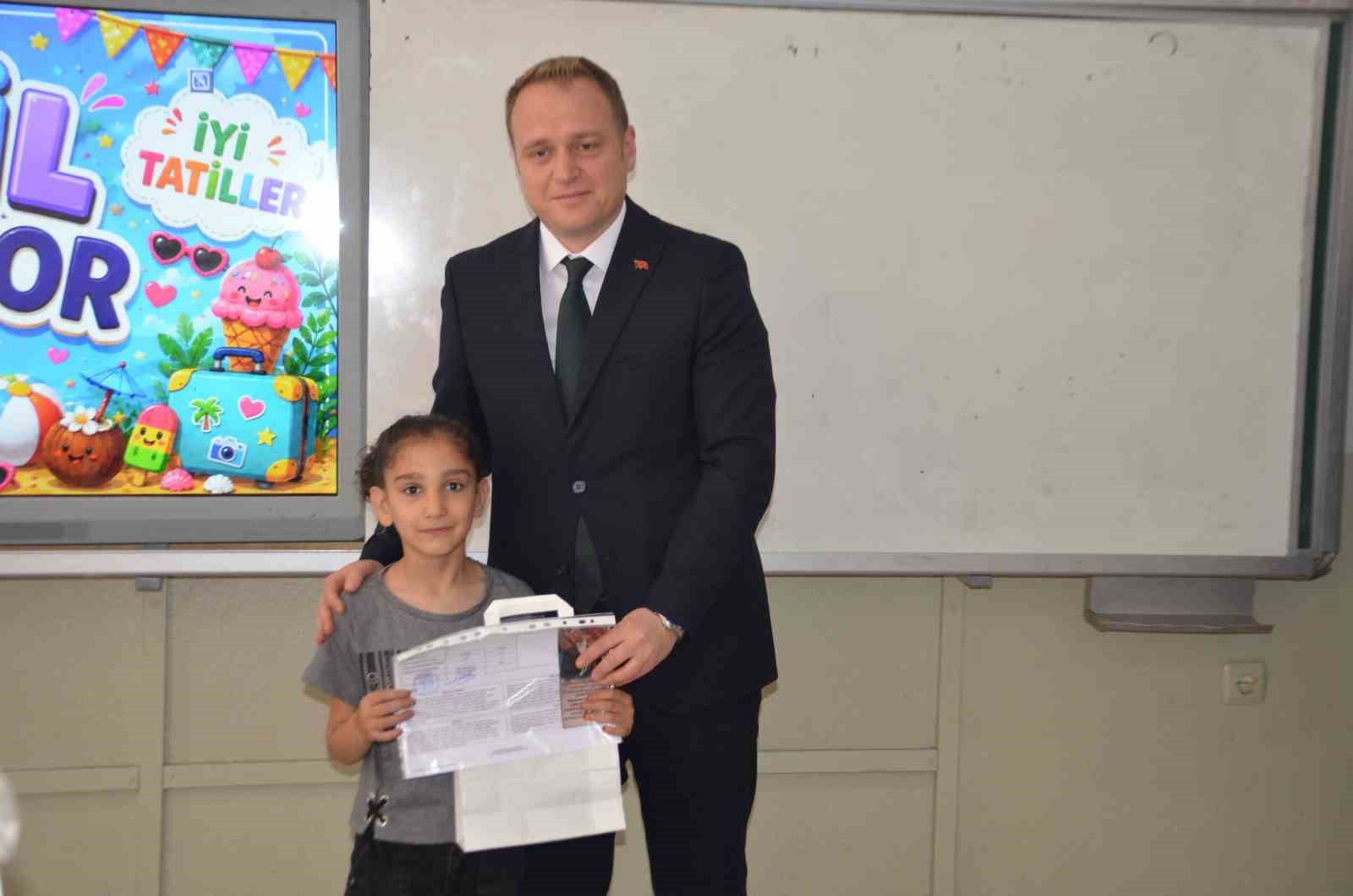 Bulanık’ta karne heyecanı: 17 bin 666 öğrenci tatile girdi