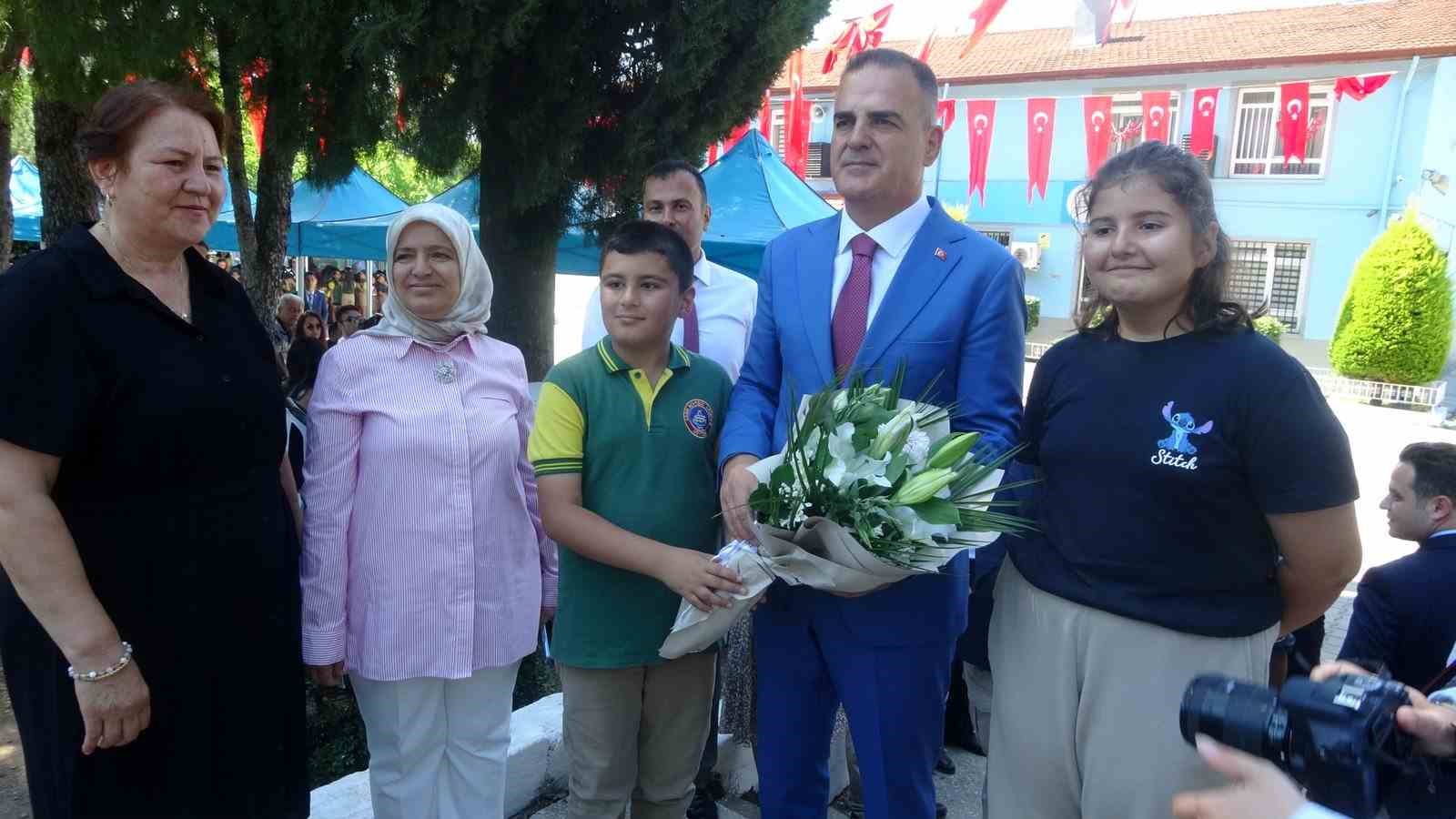 Vali Akbıyık’tan yaz tatilinde kitap tavsiyesi