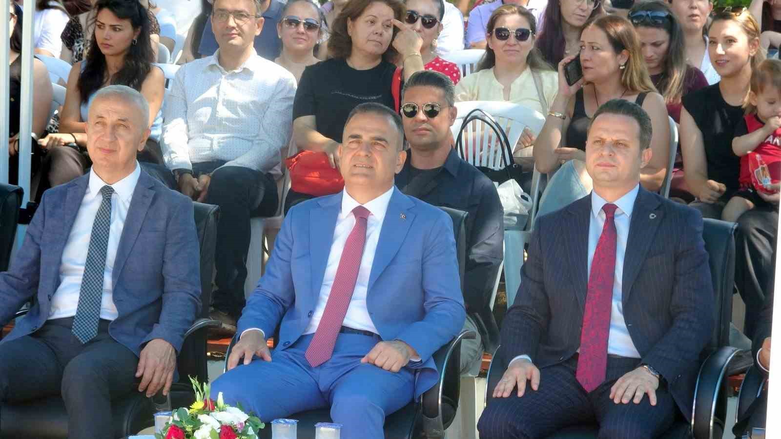 Vali Akbıyık’tan yaz tatilinde kitap tavsiyesi