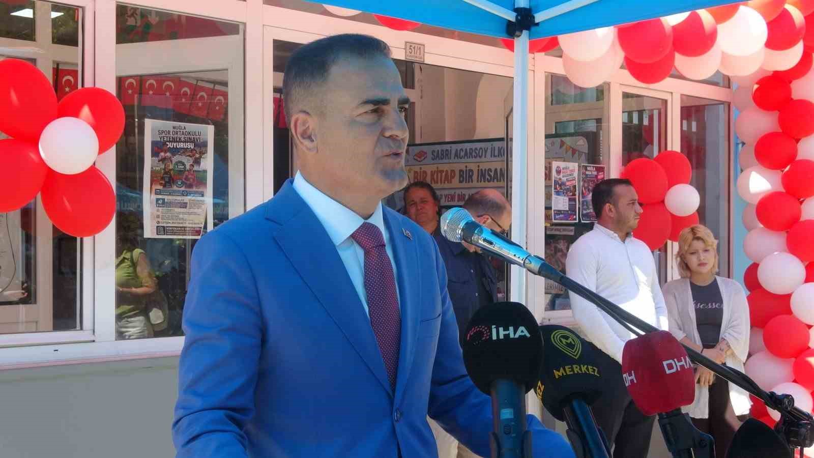 Vali Akbıyık’tan yaz tatilinde kitap tavsiyesi