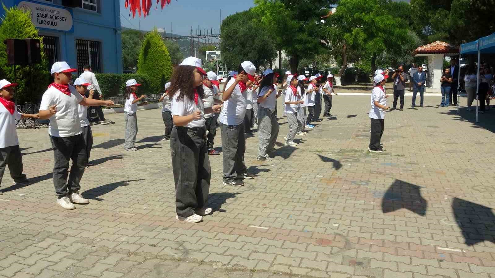 Vali Akbıyık’tan yaz tatilinde kitap tavsiyesi