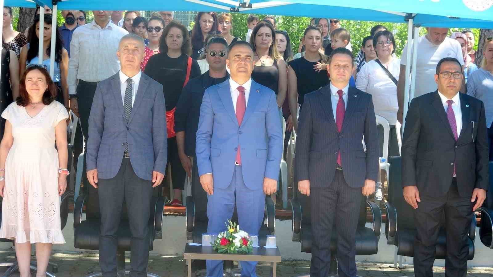 Vali Akbıyık’tan yaz tatilinde kitap tavsiyesi