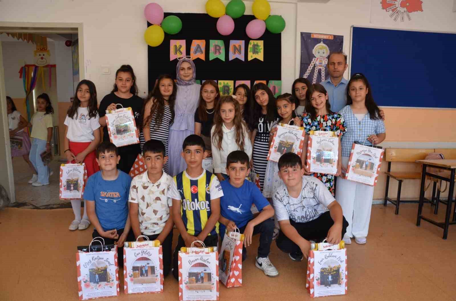 Tercan’da 1988 öğrenci karne sevinci yaşadı