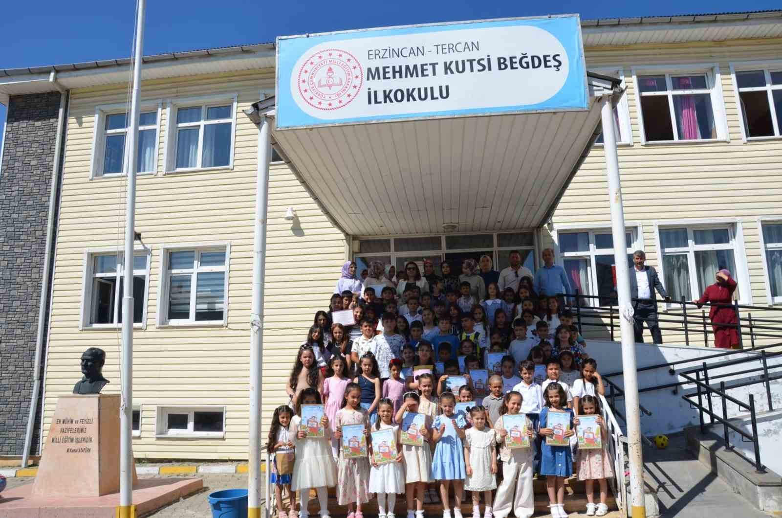 Tercan’da 1988 öğrenci karne sevinci yaşadı