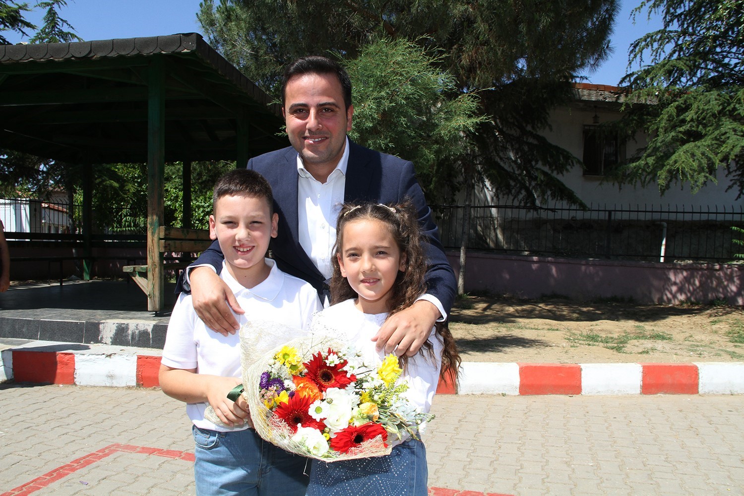 Kula’da 5 bin 557 öğrenci karne heyecanı yaşadı
