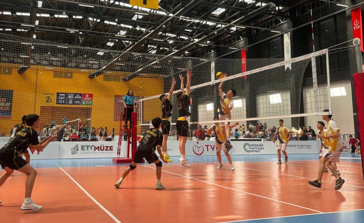 Manisa voleyboluna çifte şampiyona kontenjanı kazandırdılar