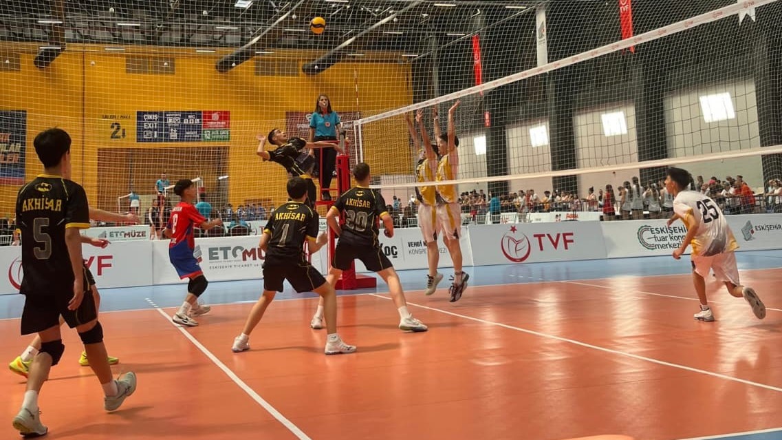 Manisa voleyboluna çifte şampiyona kontenjanı kazandırdılar