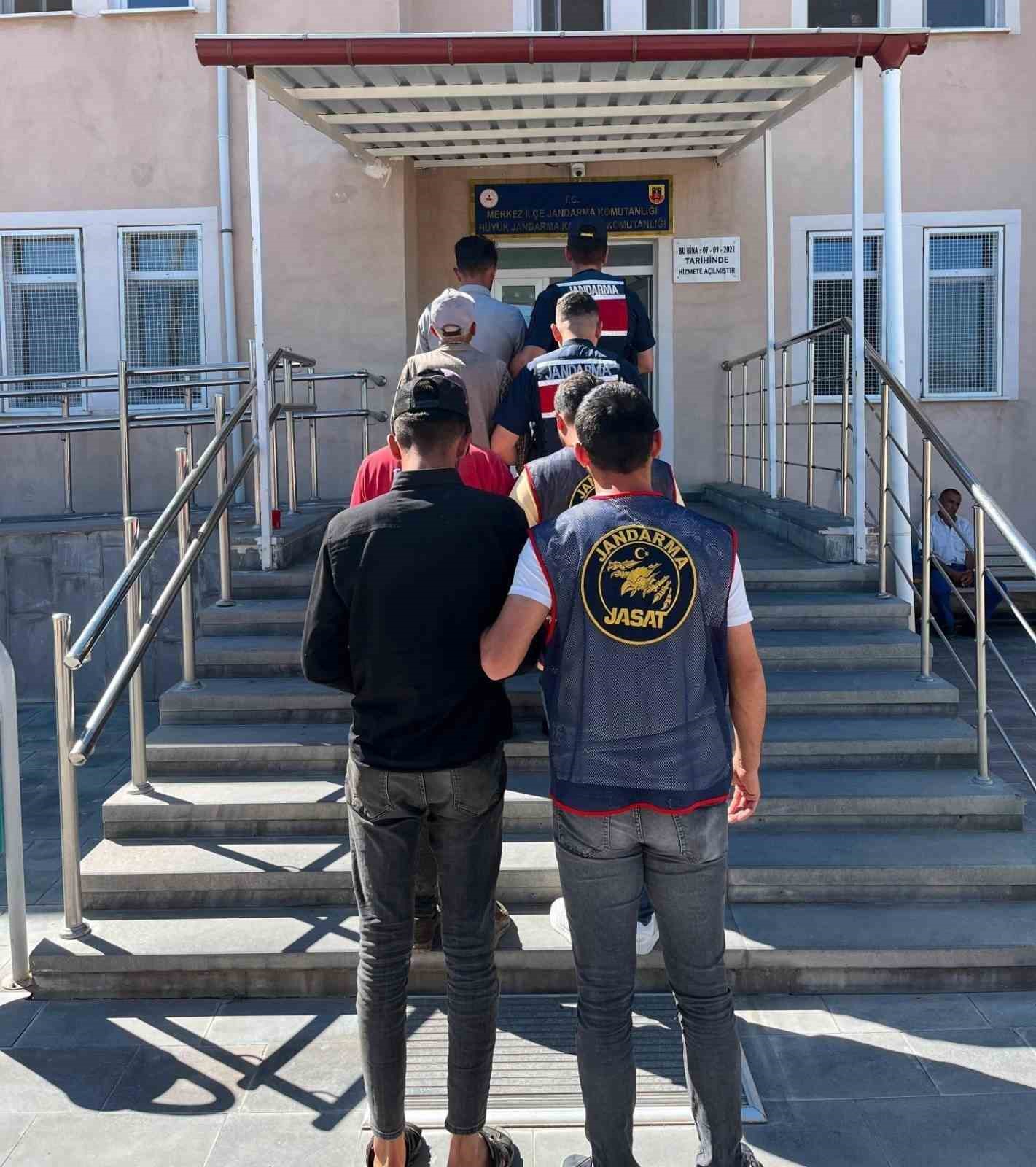 Niğde’de 8,5 ton gübreyi römorkla birlikte çalanlar yakalandı