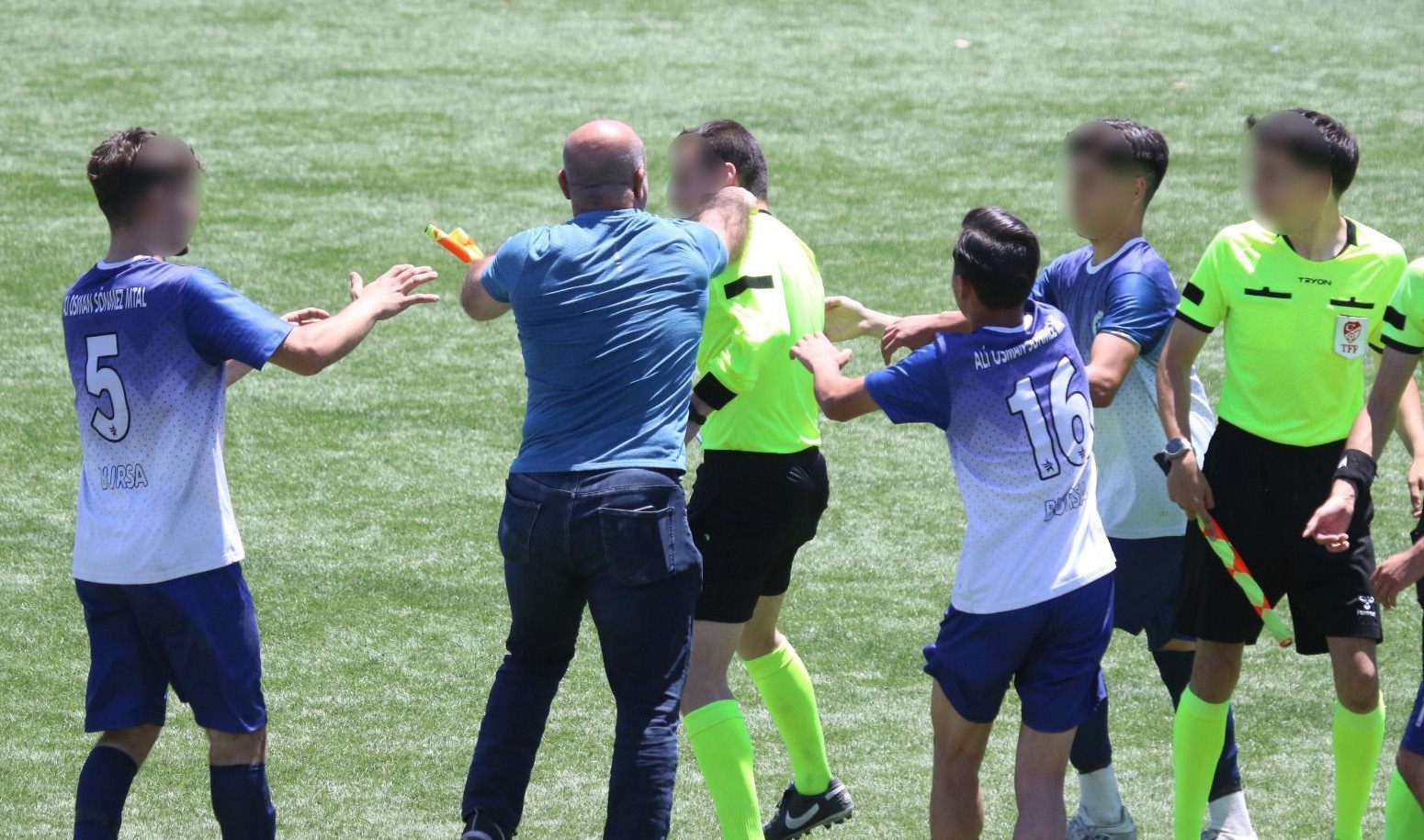Bursa’da öğretmenlerden hakemlere şiddet