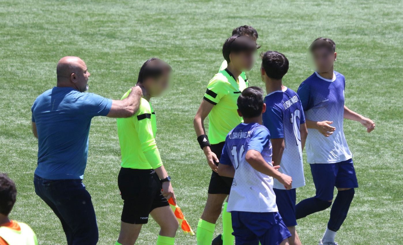 Bursa’da öğretmenlerden hakemlere şiddet