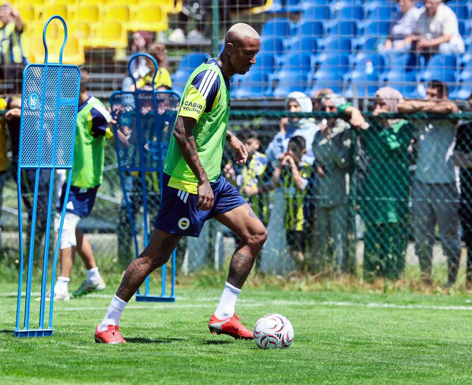 Fenerbahçe, hazırlıklarını sürdürdü