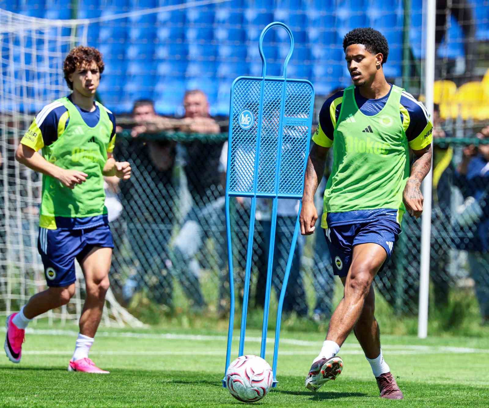 Fenerbahçe, hazırlıklarını sürdürdü