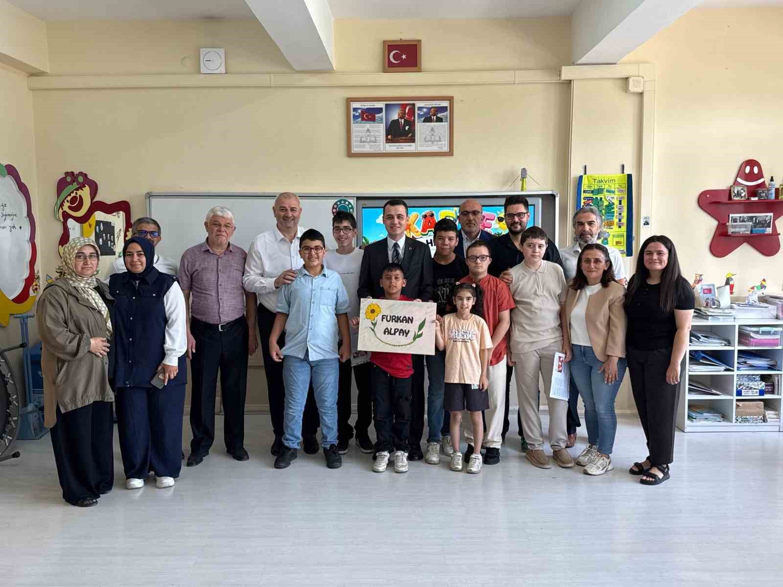 Karneyi getirdiler dondurmayı kaptılar