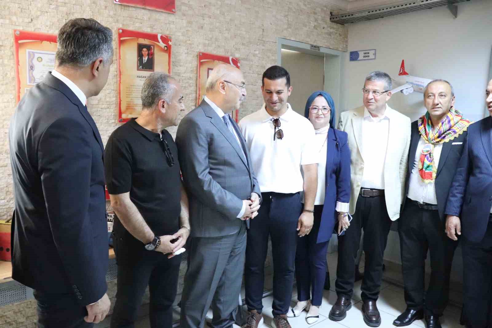 Denizli’de 180 bin öğrenci karne sevinci yaşadı