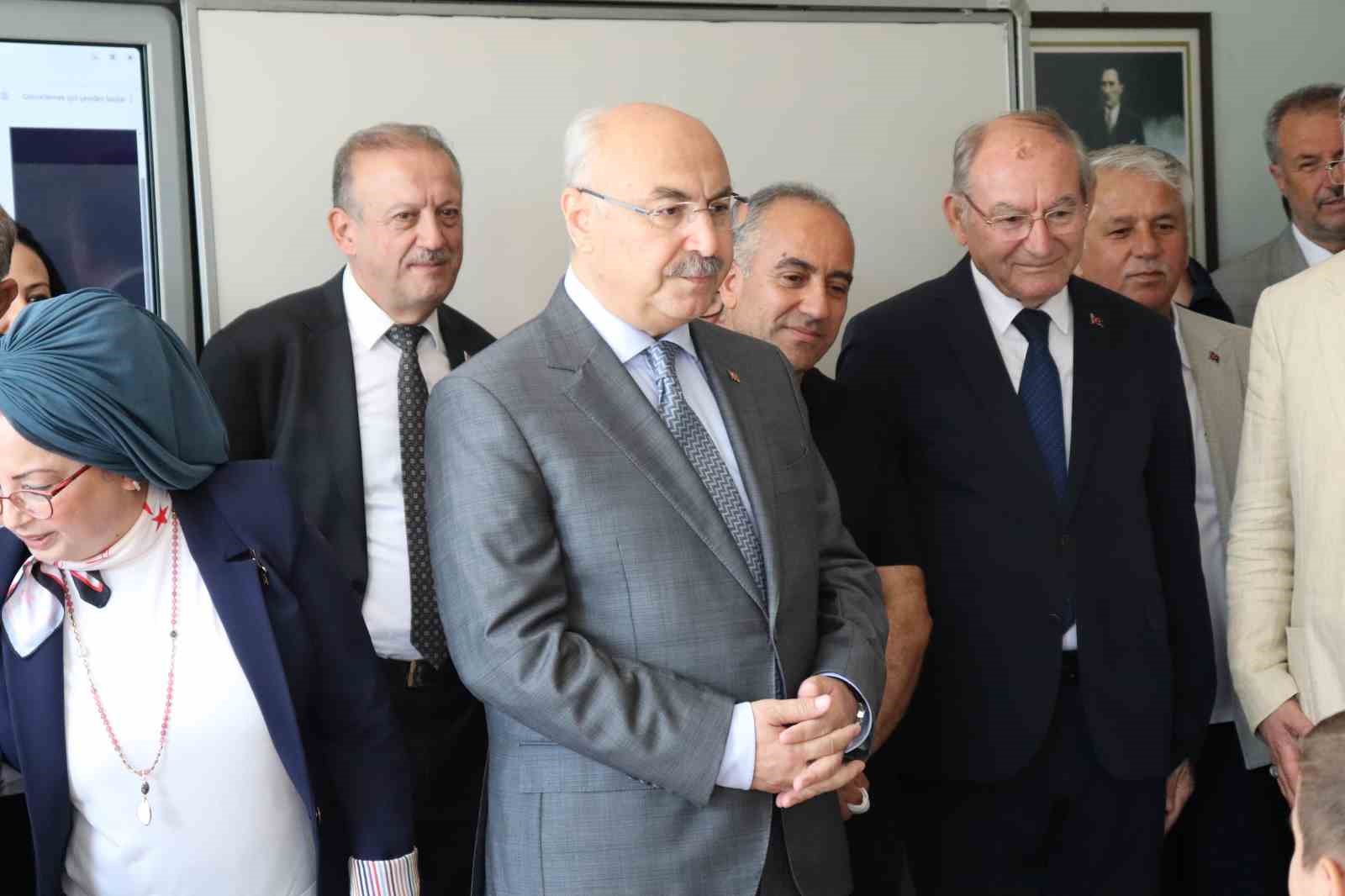 Denizli’de 180 bin öğrenci karne sevinci yaşadı