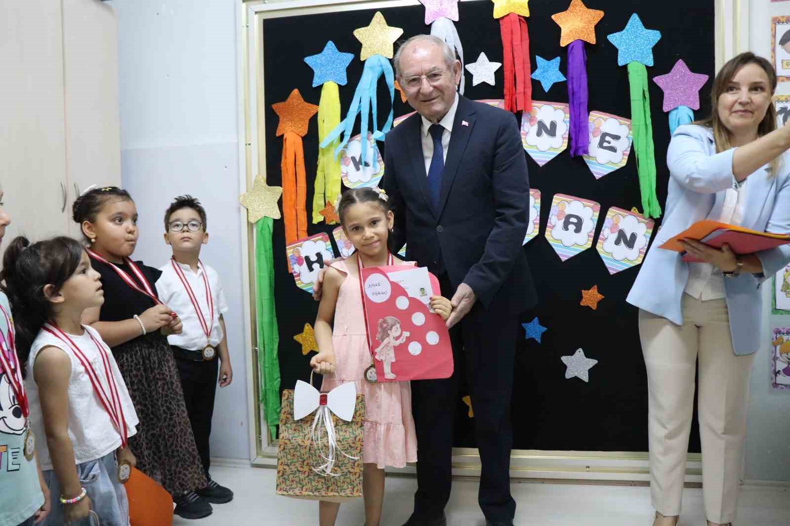 Denizli’de 180 bin öğrenci karne sevinci yaşadı